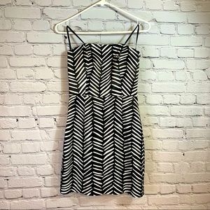 👻3/$15 Last Chance Sale!👻 BCBGeneration Black & White Chevron Strapless Dress 2